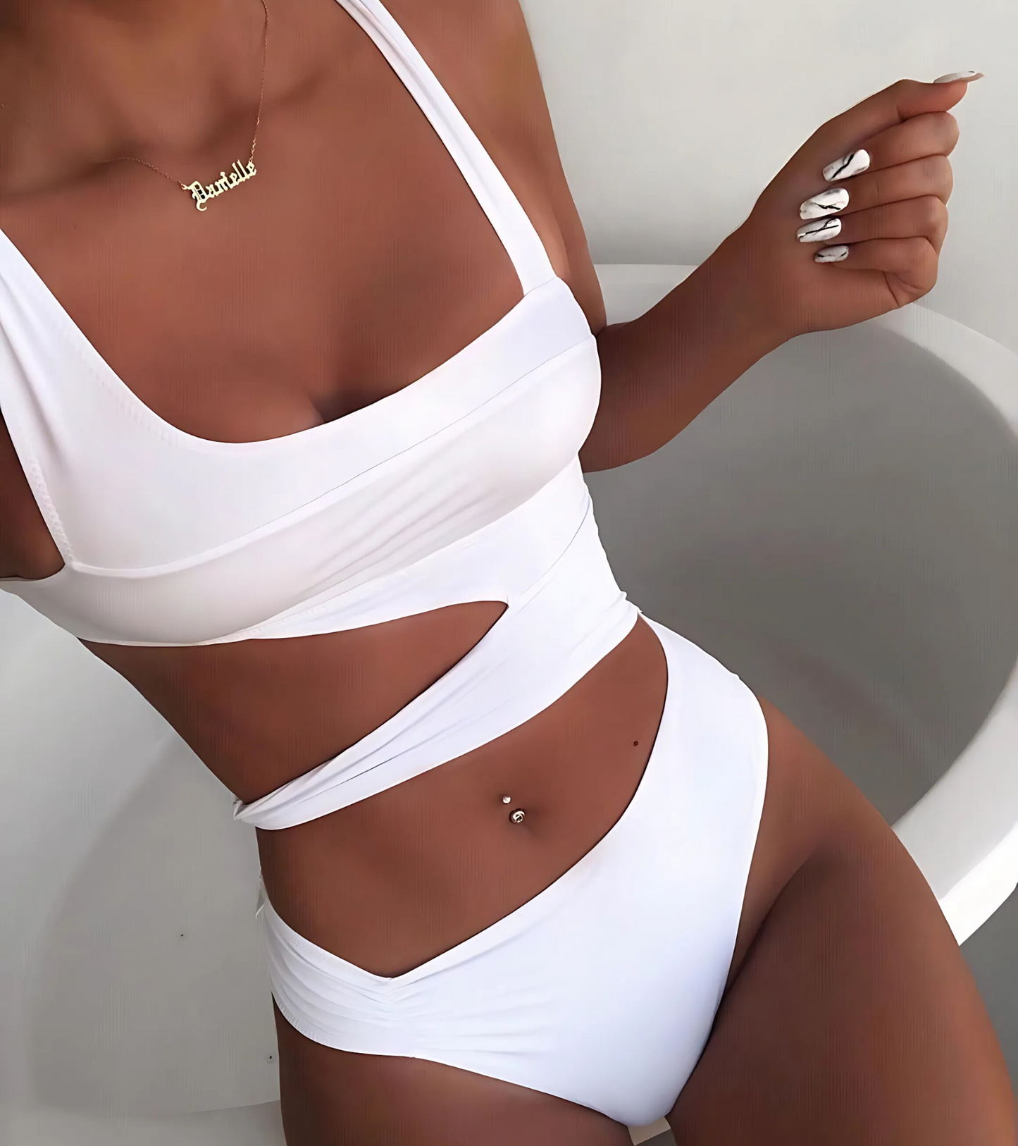 Neoma One Piece - White