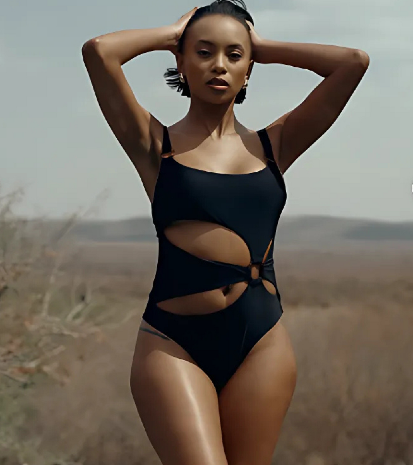 Novae One Piece - Black